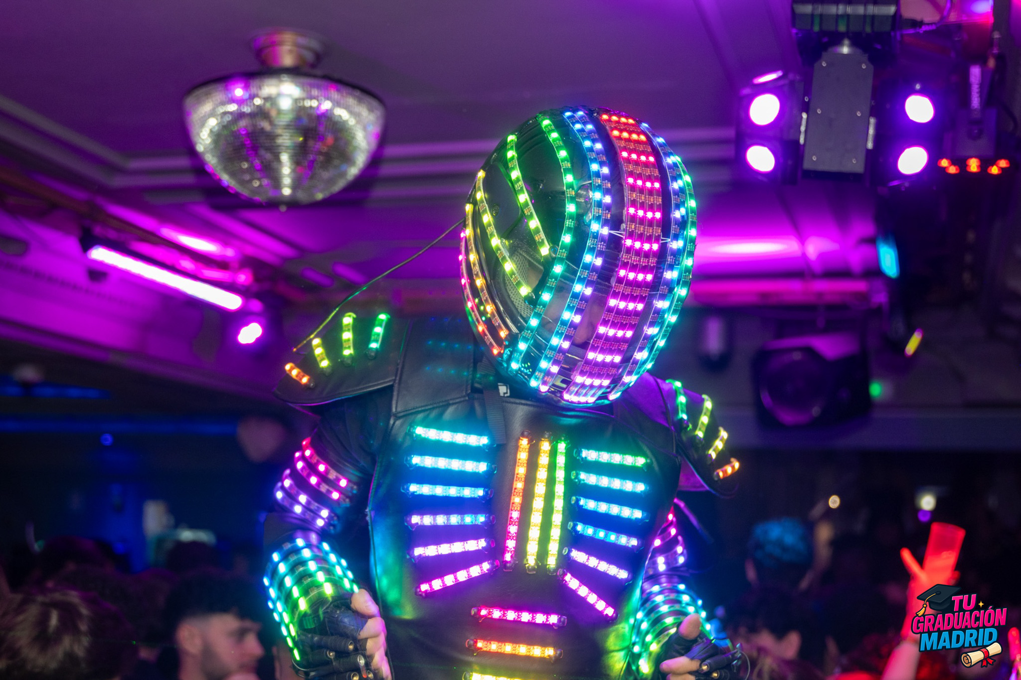 Fiesta de graduación con barra libre y DJ